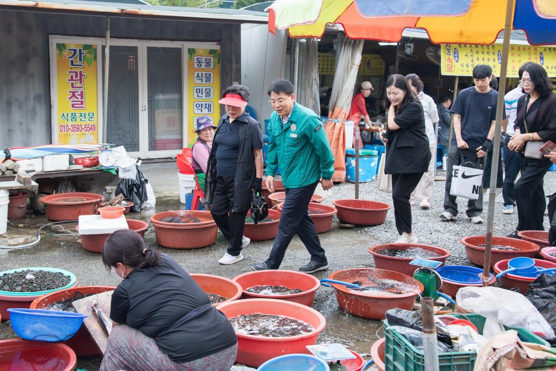 202501002_전통시장 방문_14.jpg