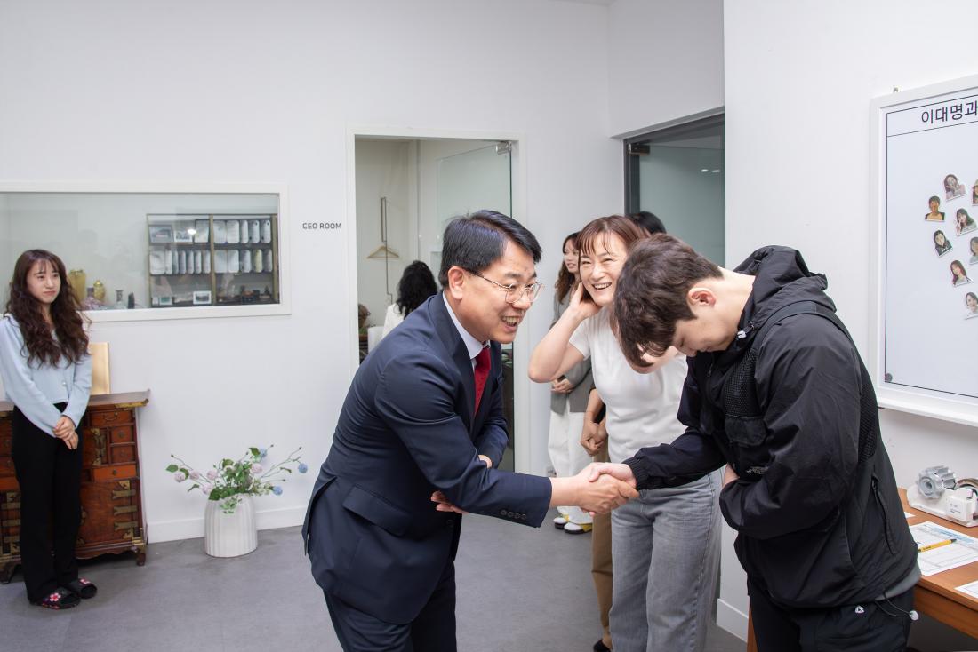 20251013_라라라 페스티벌 참여 우수사업장 현장방문_5.jpg