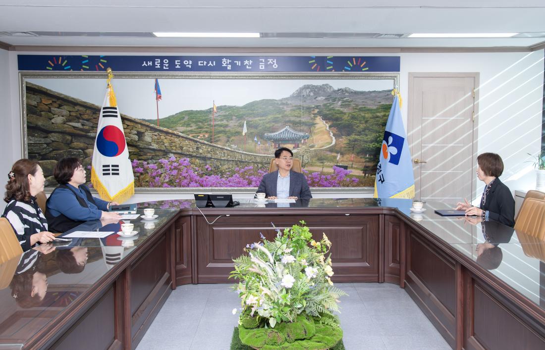 20251025_승진직원 임용장 수여_5.jpg