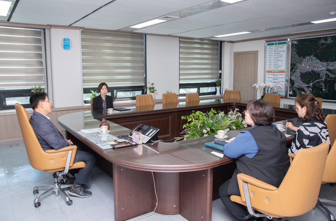 20251025_승진직원 임용장 수여_6.jpg