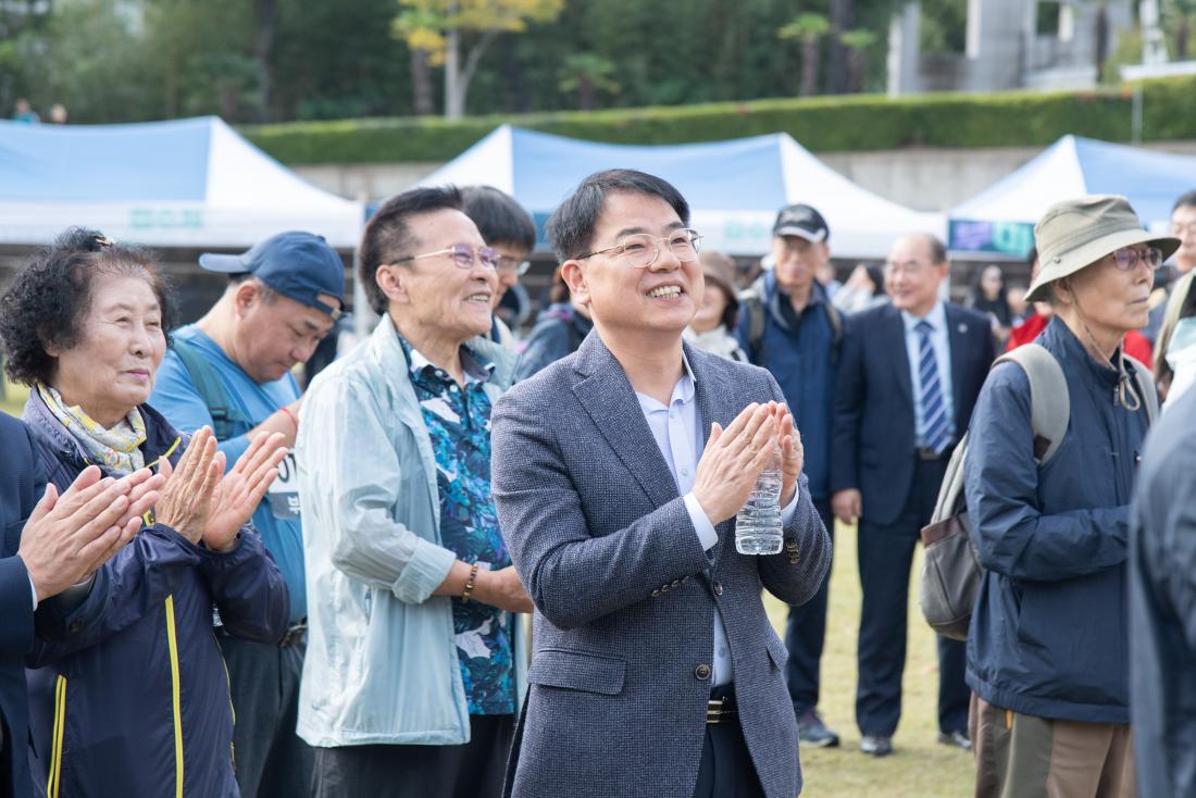 20251025_제1회 부마민주항쟁 기념 걷기대회_13.jpg