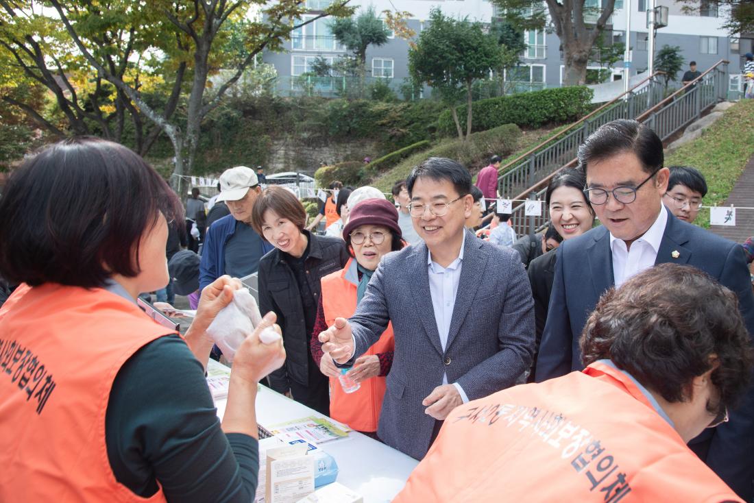 20251025_제3회 워킹 버스킹페스타_6.jpg