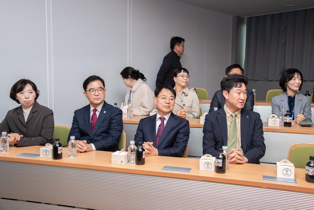 20251027_안전한 학교 만들기 등교길 캠페인_15.jpg