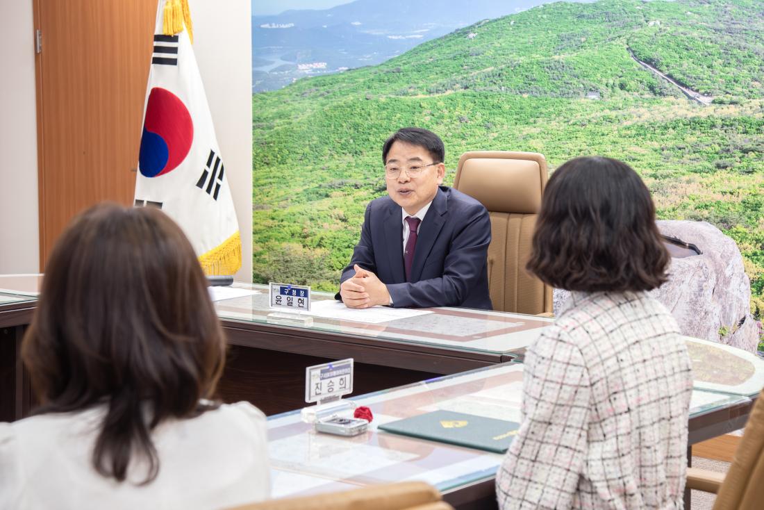 20251027_금정구 공립어린이집 위탁계약증서 및 임용장 수여식_6.jpg