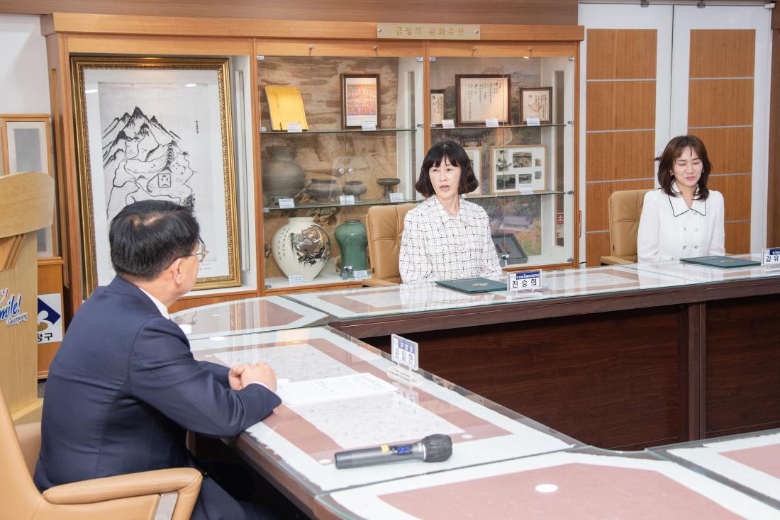 20251027_금정구 공립어린이집 위탁계약증서 및 임용장 수여식_8.jpg