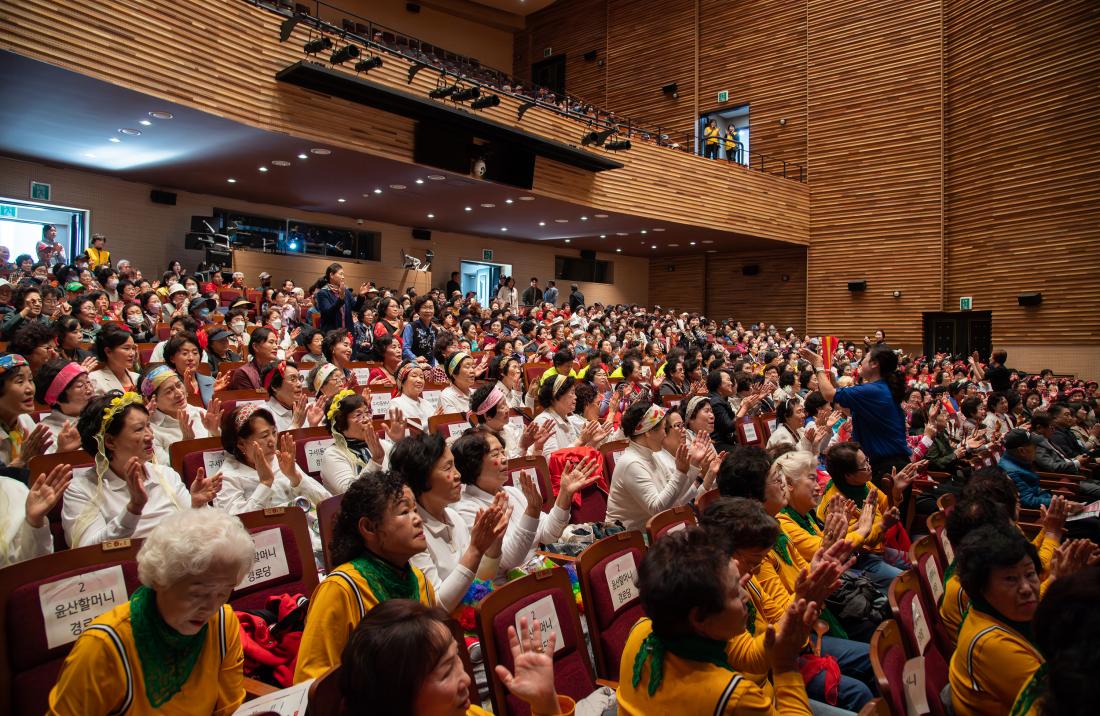 20251028_제6회 경로당 예술 프로그램 발표회_10.jpg