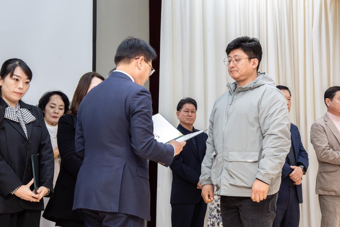 20251103_민선8기 10대 출범 1주년 정례조례_32.jpg