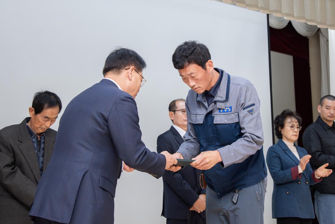 20251103_민선8기 10대 출범 1주년 정례조례_14.jpg