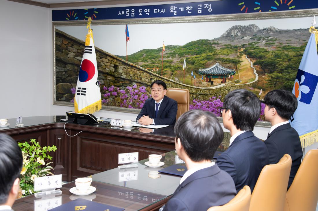 20251103_신규직원 임용장 수여_6.jpg