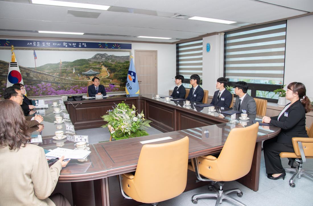 20251103_신규직원 임용장 수여_8.jpg