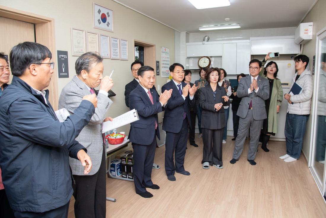 20251103_온천장역 동원로얄듀크아파트 경로당 개소식_7.jpg