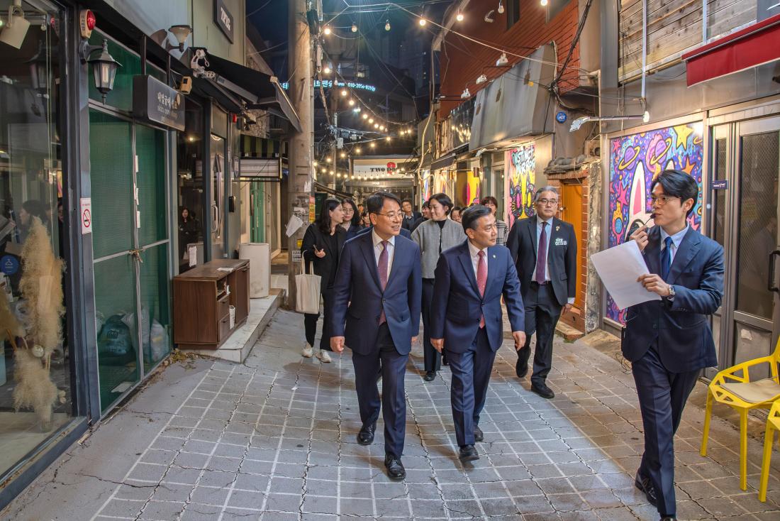 20251106_부산대학로 빛거리 점등식_16.jpg