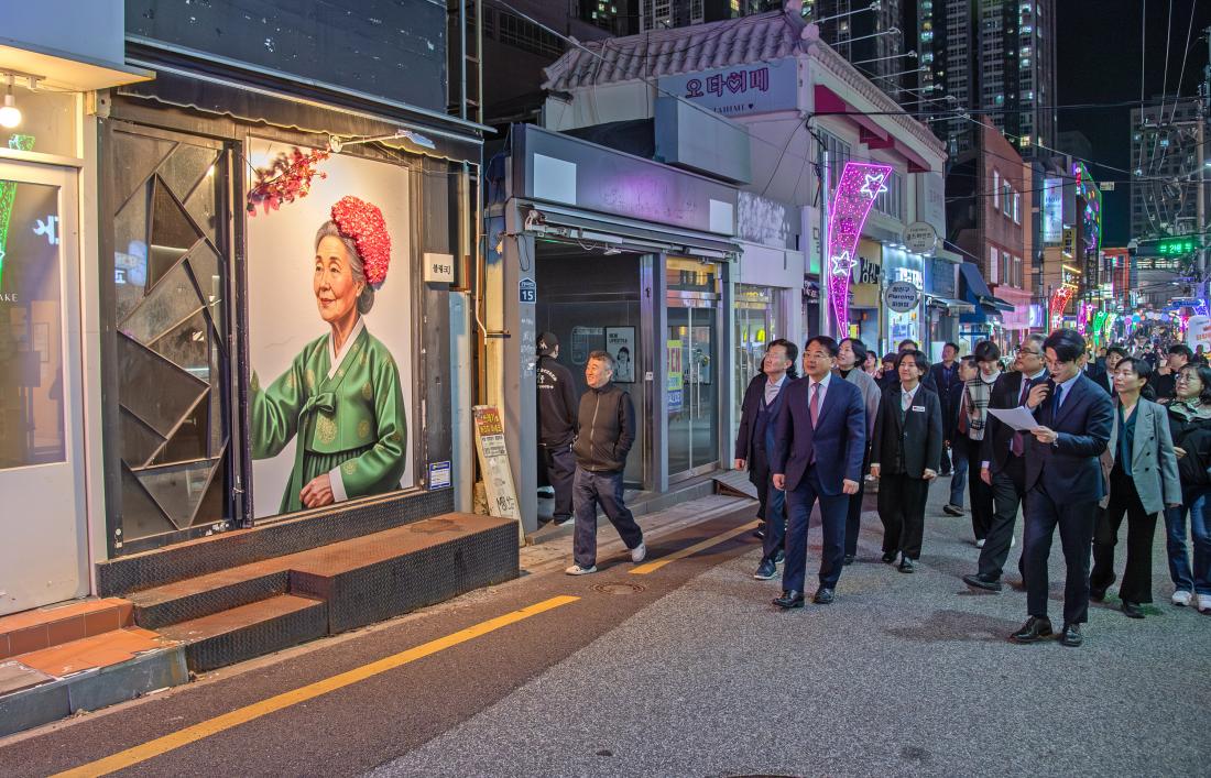 20251106_부산대학로 빛거리 점등식_14.jpg