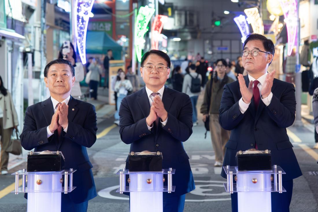 20251106_부산대학로 빛거리 점등식_11.jpg