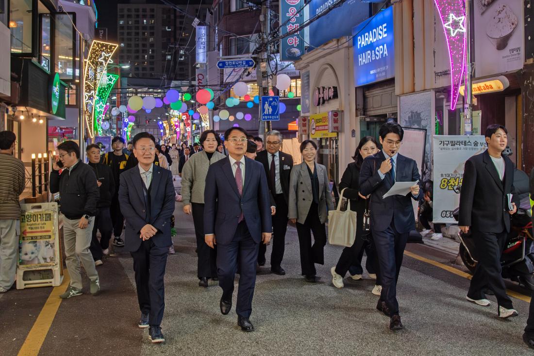 20251106_부산대학로 빛거리 점등식_12.jpg