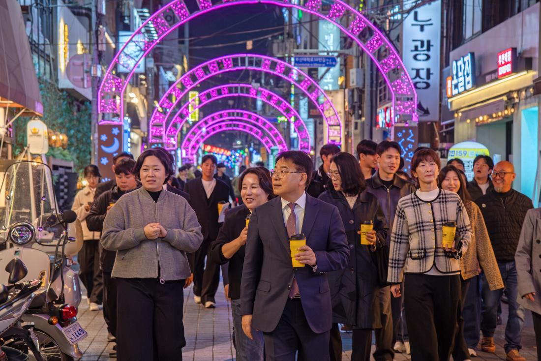 20251106_부산대학로 빛거리 점등식_17.jpg