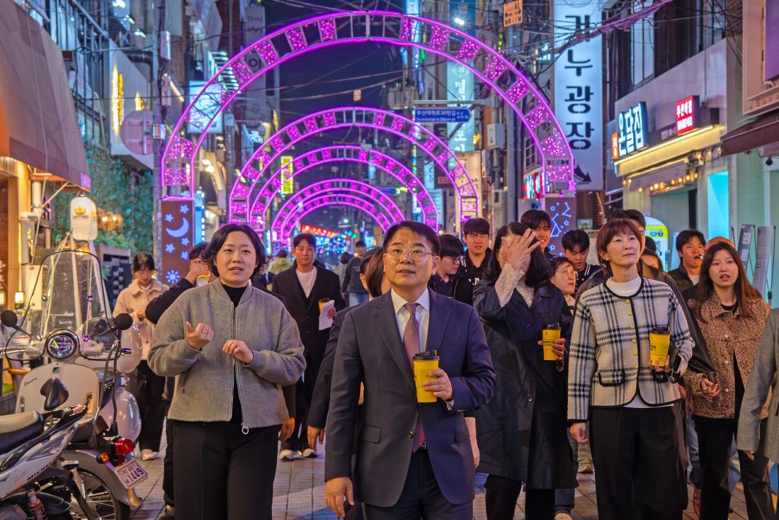 20251106_부산대학로 빛거리 점등식_18.jpg