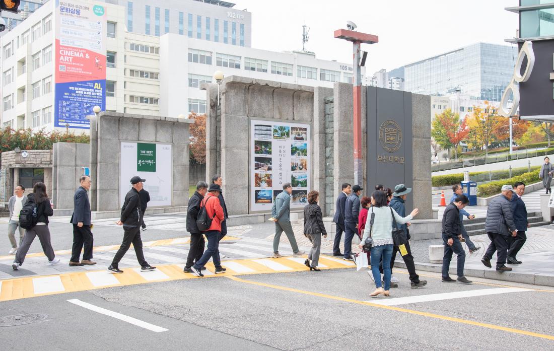 20251107_부마민주항쟁 유적지 답사단 환영_14.jpg