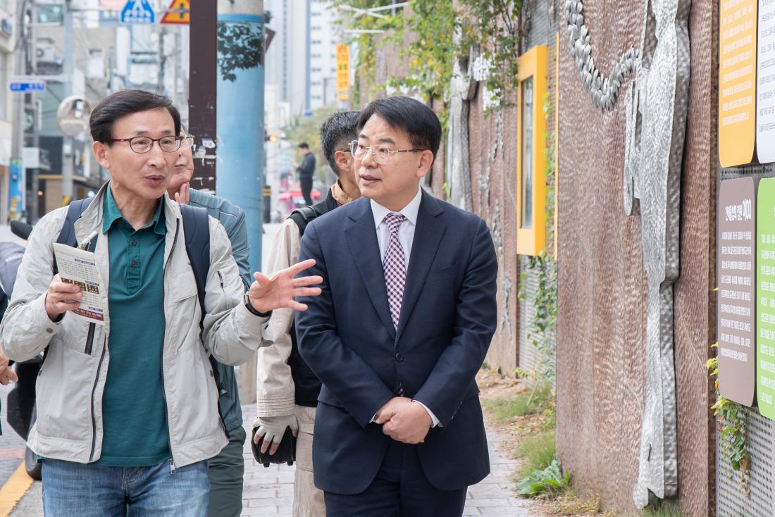 20251107_부마민주항쟁 유적지 답사단 환영_10.jpg