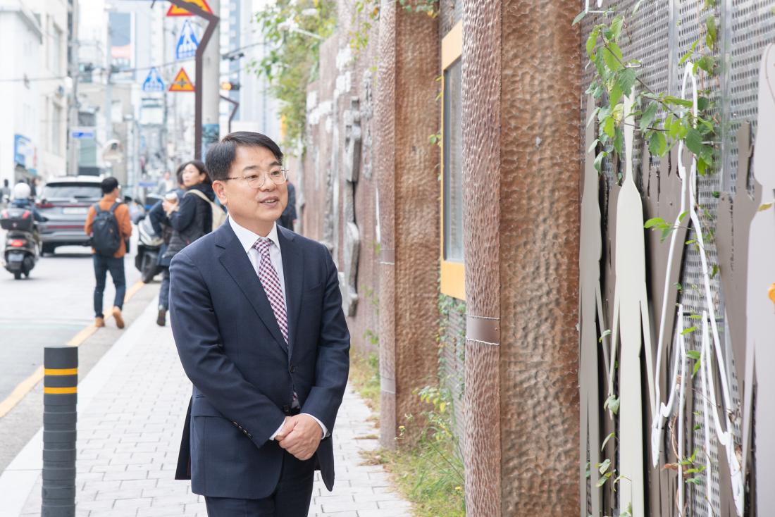 20251107_부마민주항쟁 유적지 답사단 환영_12.jpg