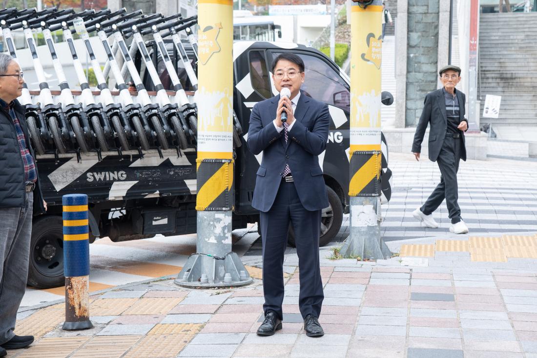 20251107_부마민주항쟁 유적지 답사단 환영_3.jpg