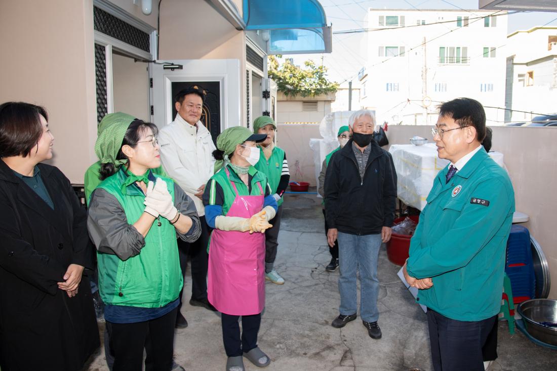 20251111_장전2동 새마을부녀회, 사랑의 김장나누기 행사_5.jpg