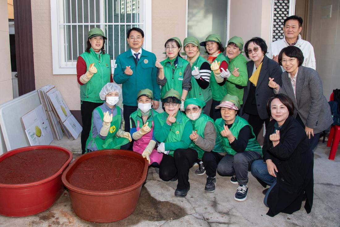 20251111_장전2동 새마을부녀회, 사랑의 김장나누기 행사_1.jpg