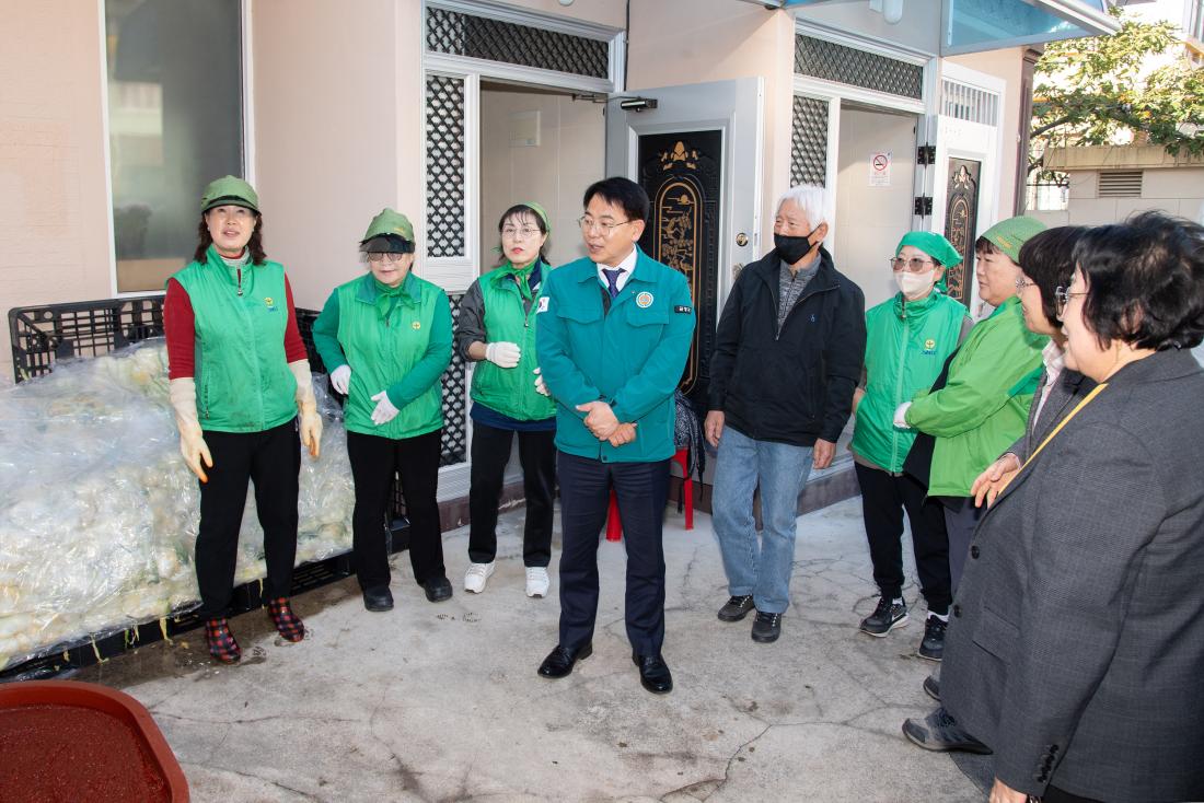 20251111_장전2동 새마을부녀회, 사랑의 김장나누기 행사_4.jpg