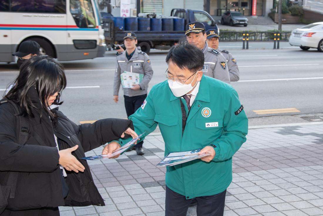20251120_어린이 약취, 유인 예방 캠페인_4.jpg