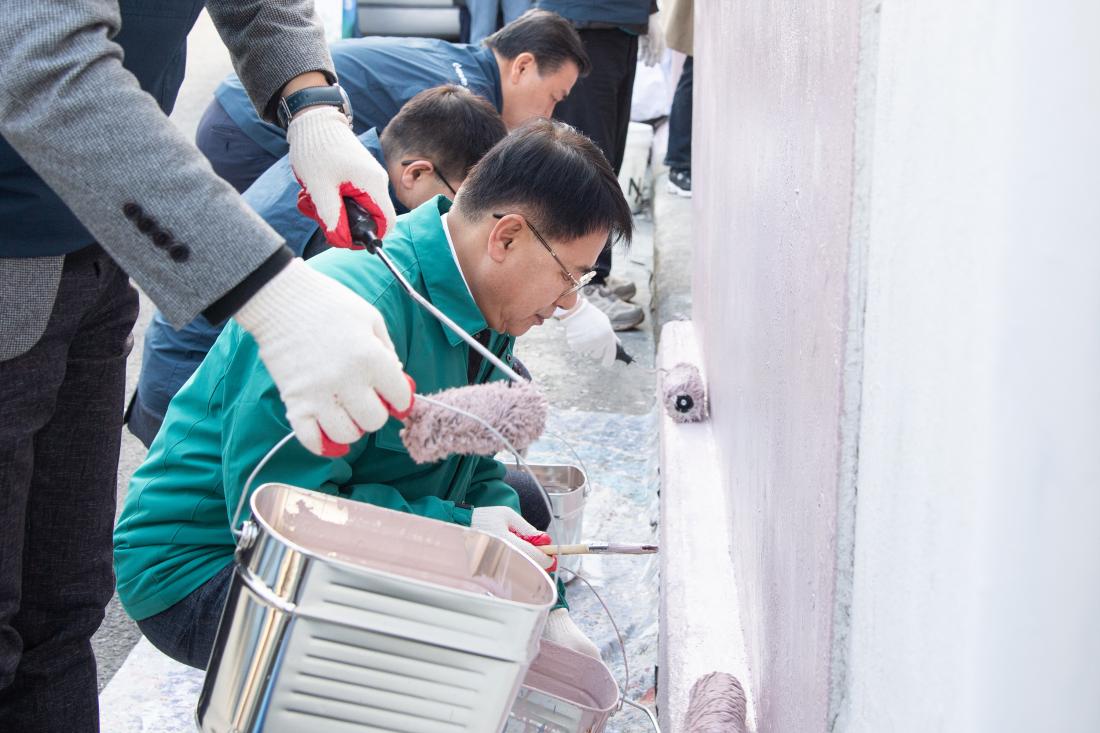 20251124_세정나눔재단&금정구복지회가 함께하는 사랑의 집 고쳐 주기_7.jpg