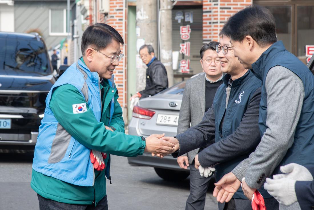 20251124_세정나눔재단&금정구복지회가 함께하는 사랑의 집 고쳐 주기_2.jpg