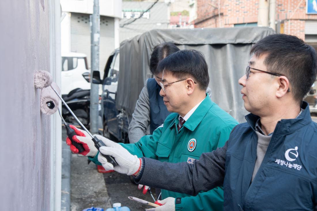 20251124_세정나눔재단&금정구복지회가 함께하는 사랑의 집 고쳐 주기_4.jpg