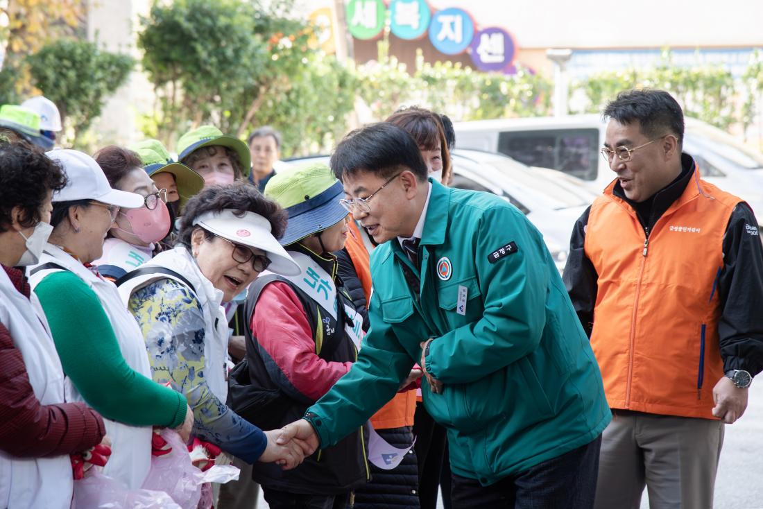 20251124_금정클린지킴이 낙엽정비 모둠청소 실시_2.jpg