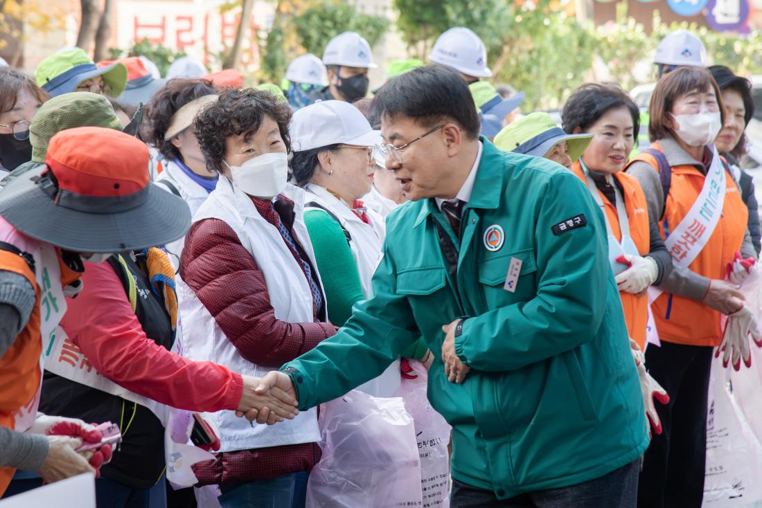 20251124_금정클린지킴이 낙엽정비 모둠청소 실시_3.jpg