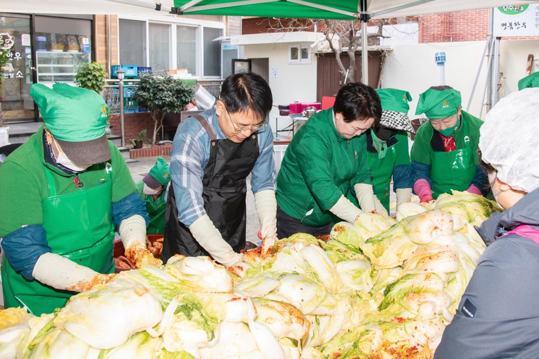 20251127_금사회동동 새마을부녀회, 사랑의 김장나눔 행사_3.jpg