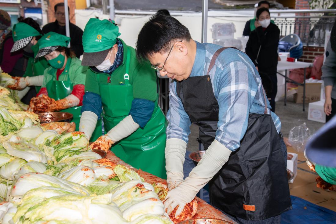 20251127_금사회동동 새마을부녀회, 사랑의 김장나눔 행사_2.jpg