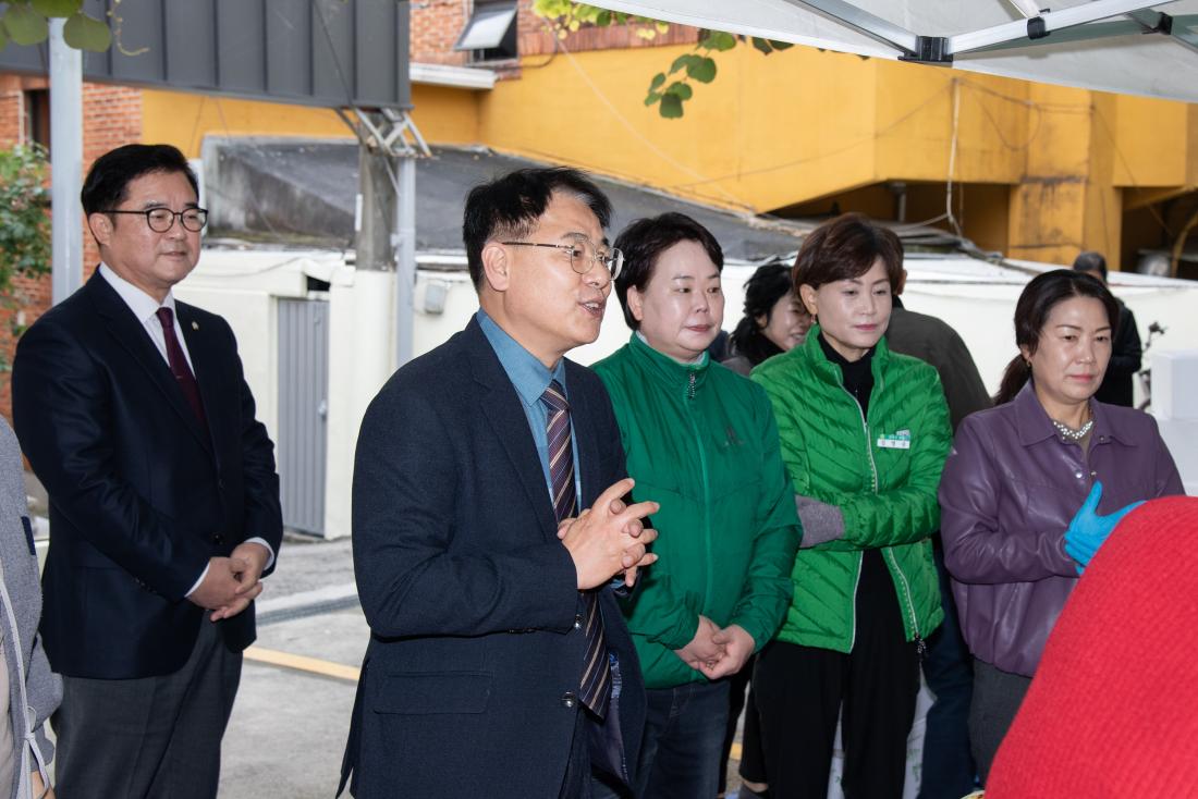 20251127_금사회동동 새마을부녀회, 사랑의 김장나눔 행사_6.jpg