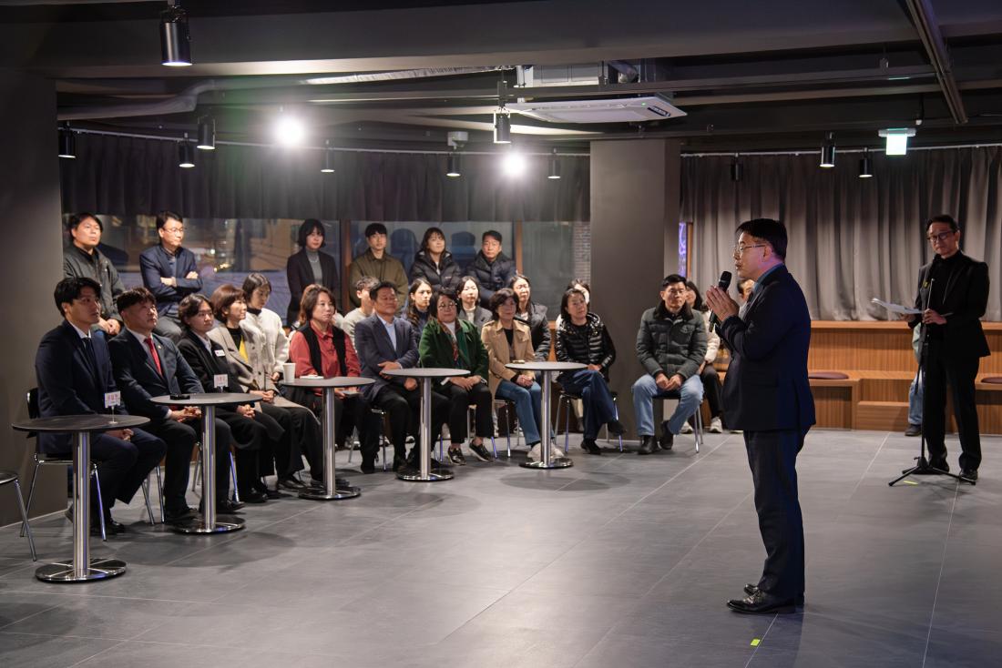 20251127_부산대학로 버추얼 팝업 개소식_3.jpg