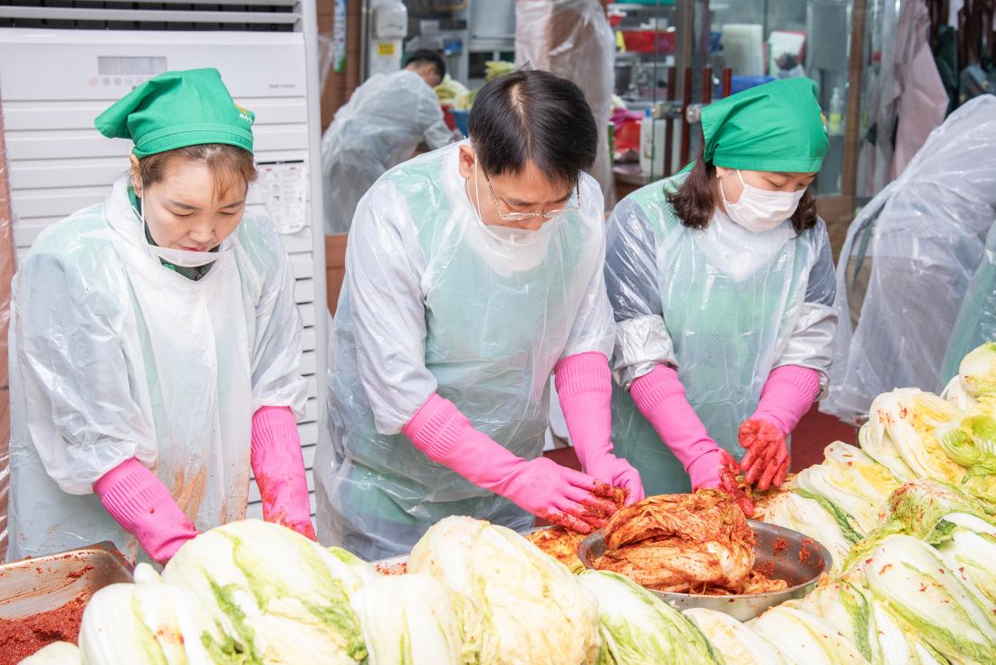 20251128_부곡2동 새마을부녀회, 사랑의 김장나눔 행사_4.jpg