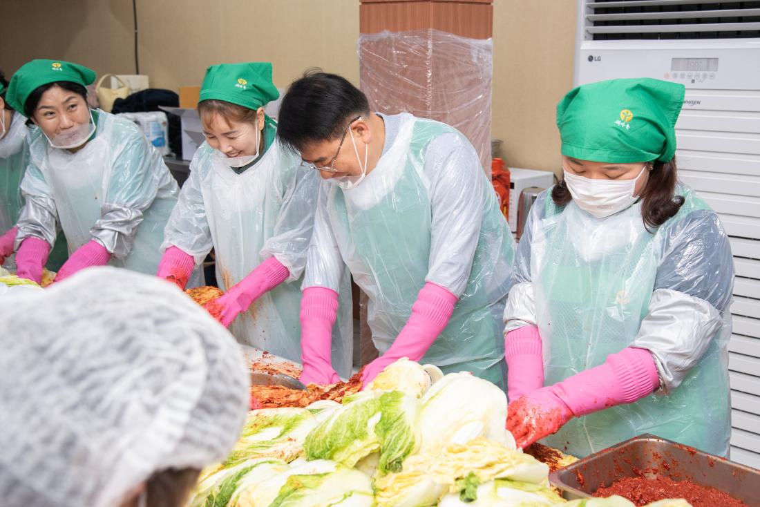 20251128_부곡2동 새마을부녀회, 사랑의 김장나눔 행사_3.jpg