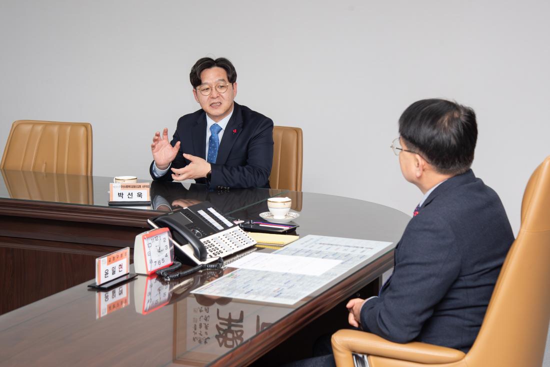 20251128_따뜻한 겨울나기 지원사업 성금 기탁식_5.jpg