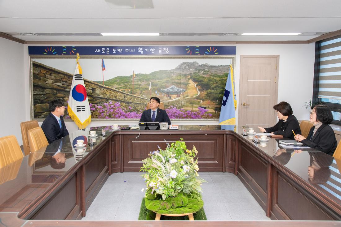 20251128_따뜻한 겨울나기 지원사업 성금 기탁식_2.jpg