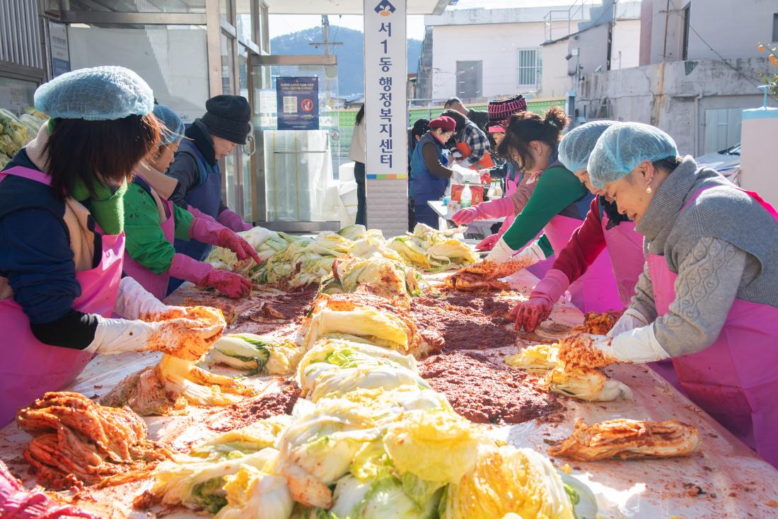 20251203_서1동 민간사회안전망, 사랑의 김장나눔 행사_9.jpg