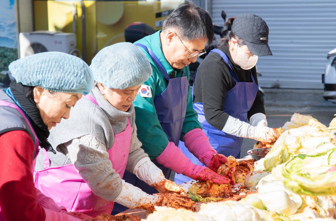 20251203_서1동 민간사회안전망, 사랑의 김장나눔 행사_5.jpg