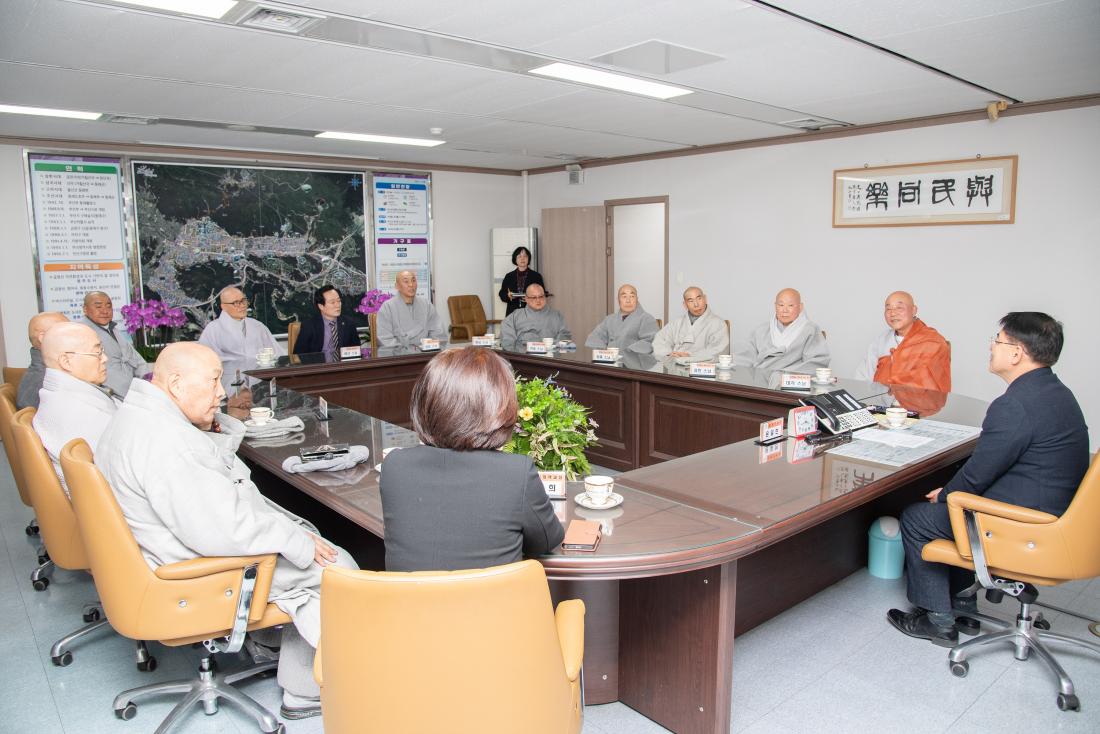 20251205_대한불교화엄승가회, 이웃돕기 성품 기탁_7.jpg