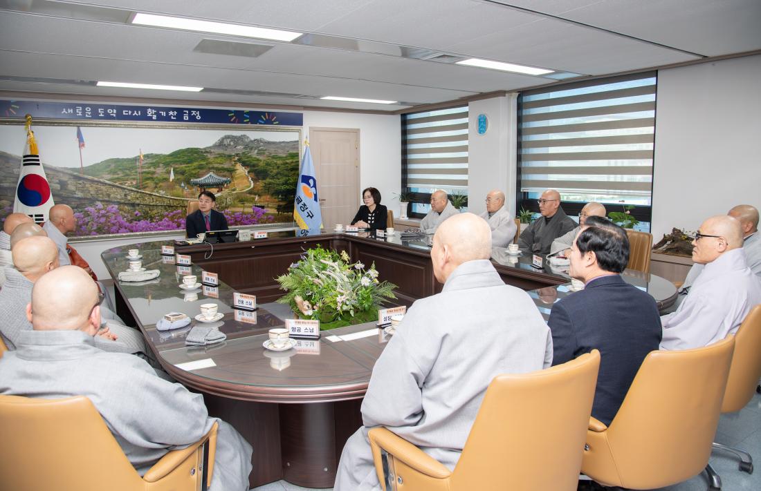 20251205_대한불교화엄승가회, 이웃돕기 성품 기탁_3.jpg