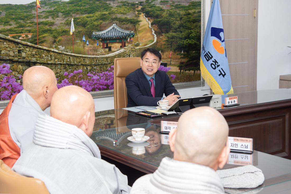 20251205_대한불교화엄승가회, 이웃돕기 성품 기탁_4.jpg