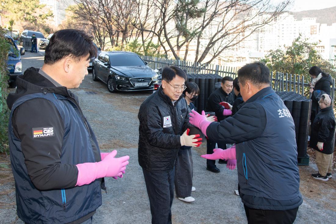 20251206_바르게살기운동금정구협의회, 연탄나눔사업_5.jpg