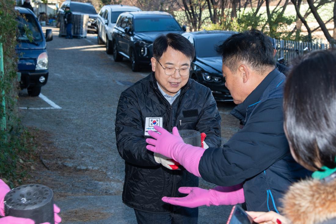 20251206_바르게살기운동금정구협의회, 연탄나눔사업_6.jpg