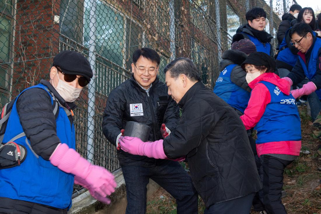 20251206_바르게살기운동금정구협의회, 연탄나눔사업_12.jpg